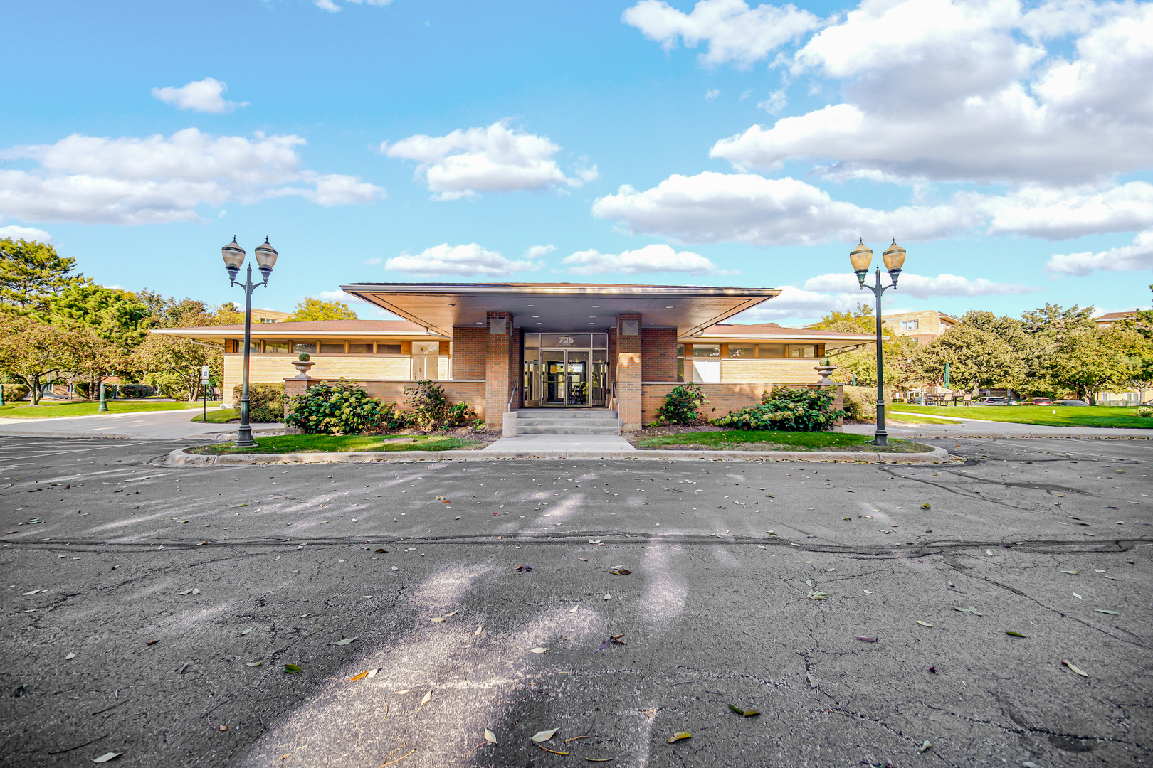 730 Creekside Drive #405C, Mount Prospect, IL 60056