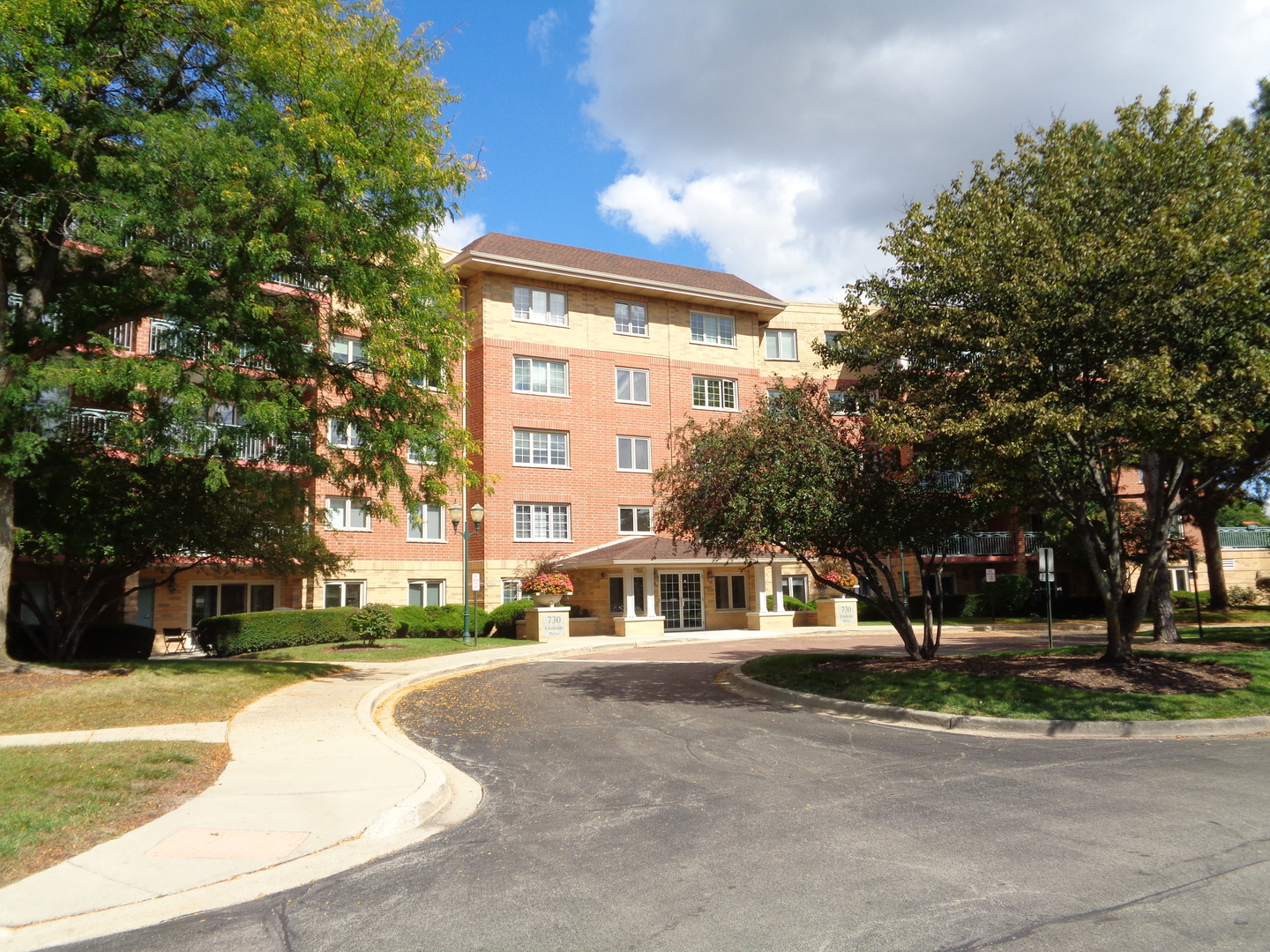 730 Creekside Drive #405C, Mount Prospect, IL 60056