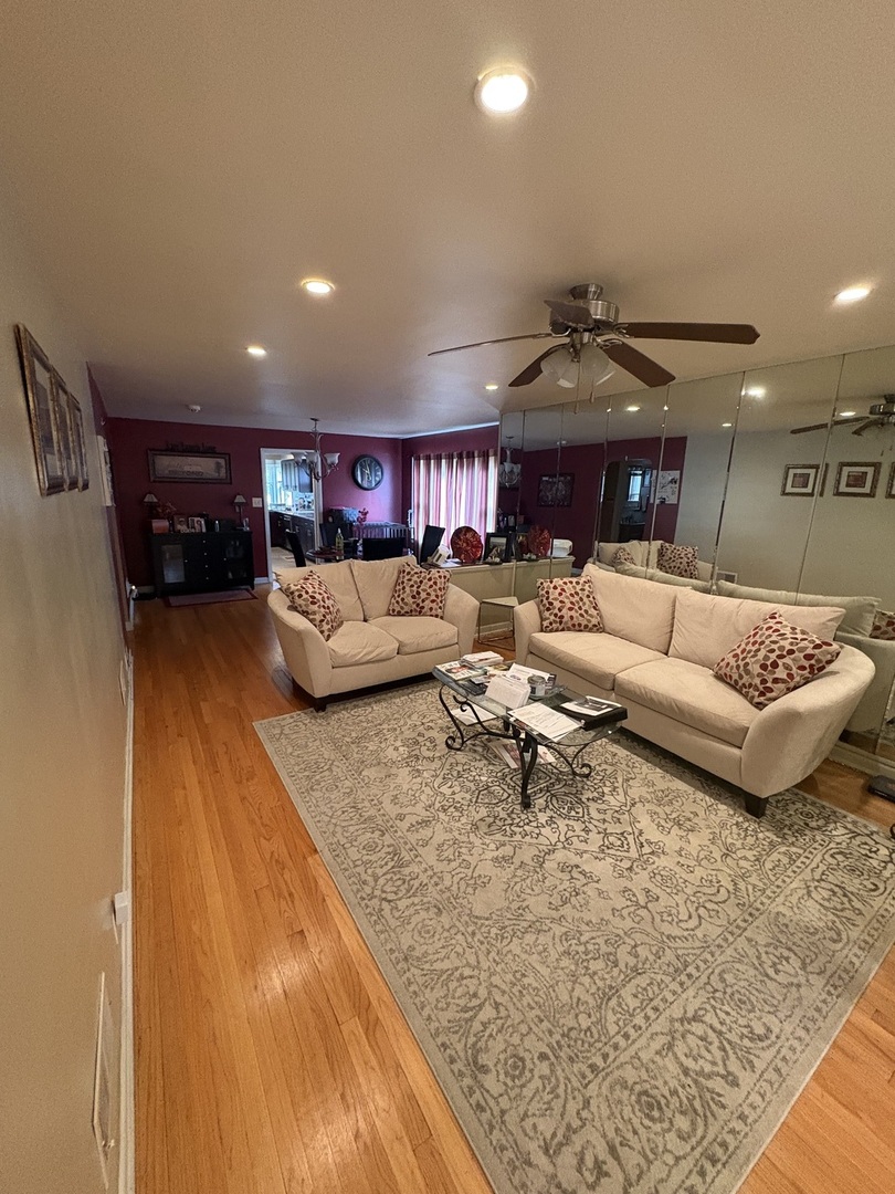 8800 S Merrill Avenue, Chicago, IL 60617