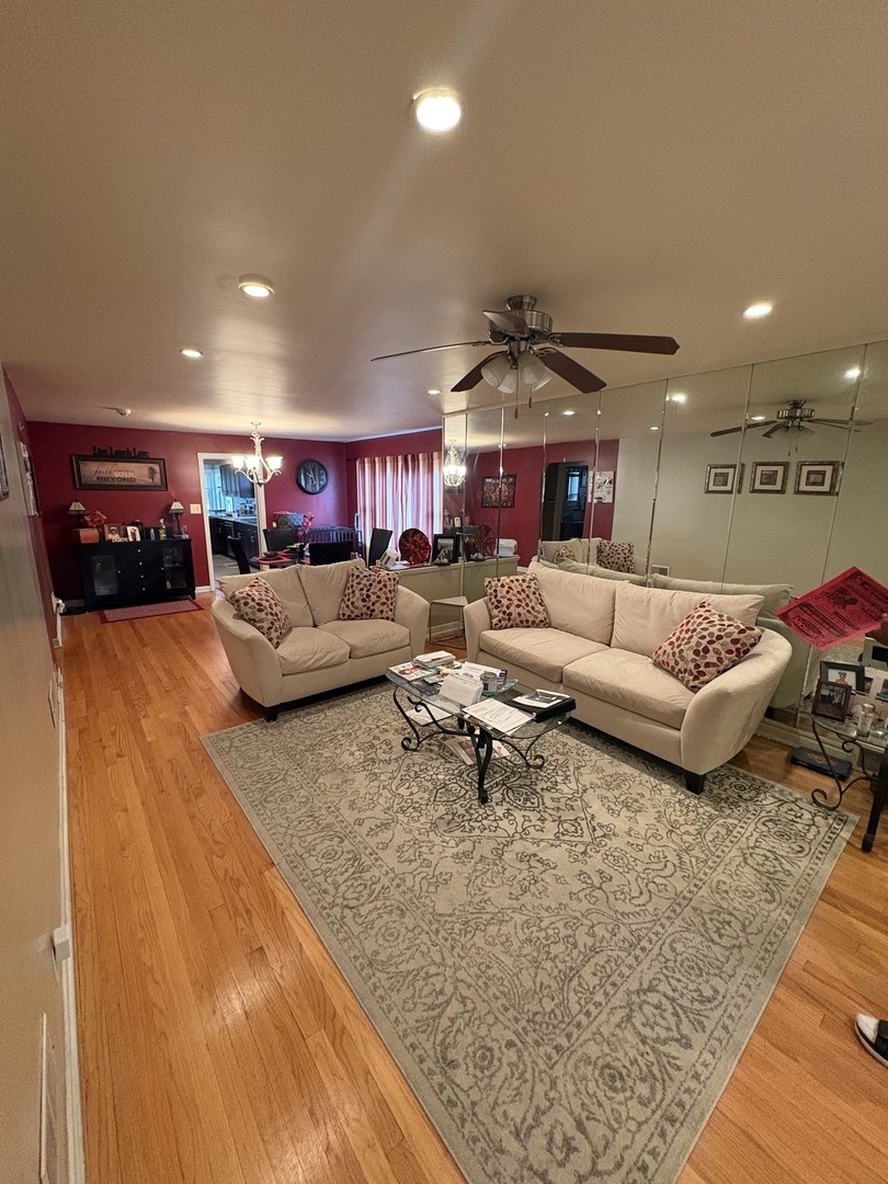 8800 S Merrill Avenue, Chicago, IL 60617