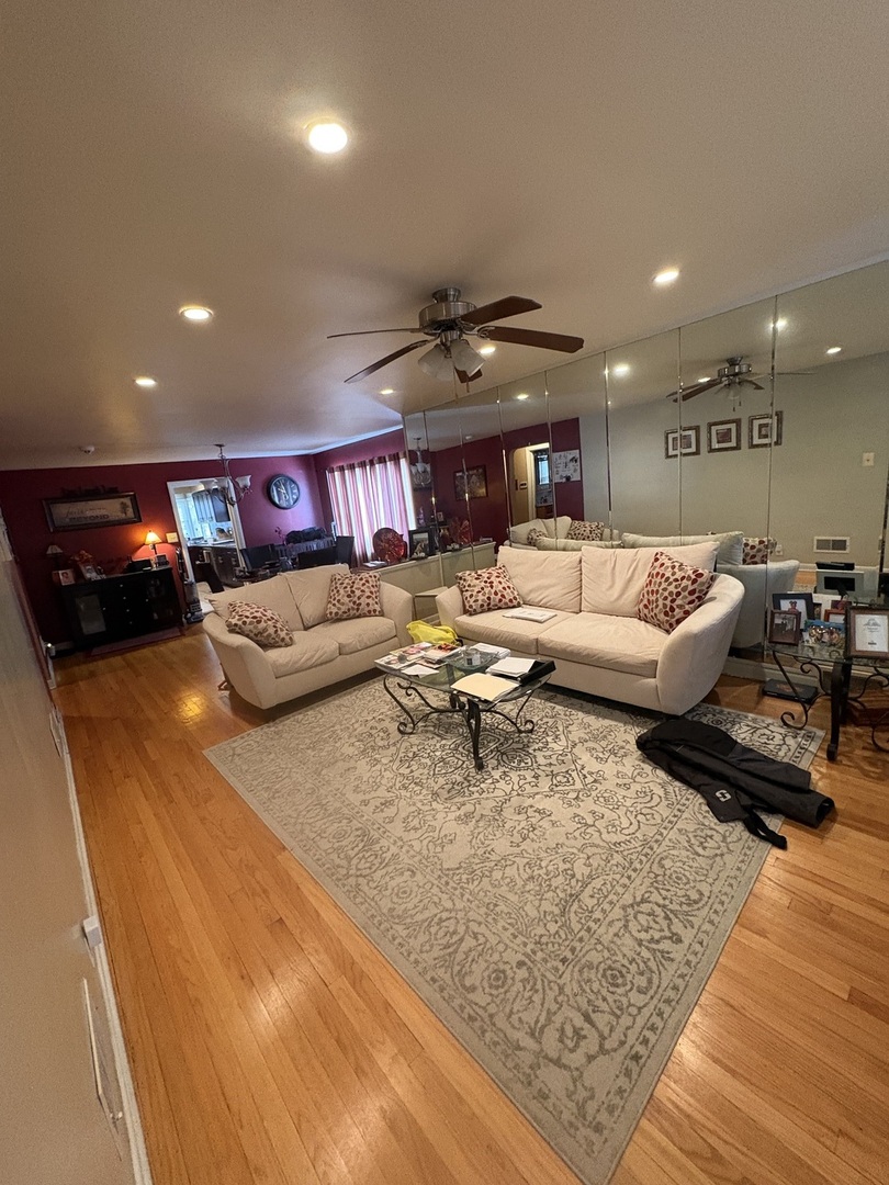 8800 S Merrill Avenue, Chicago, IL 60617