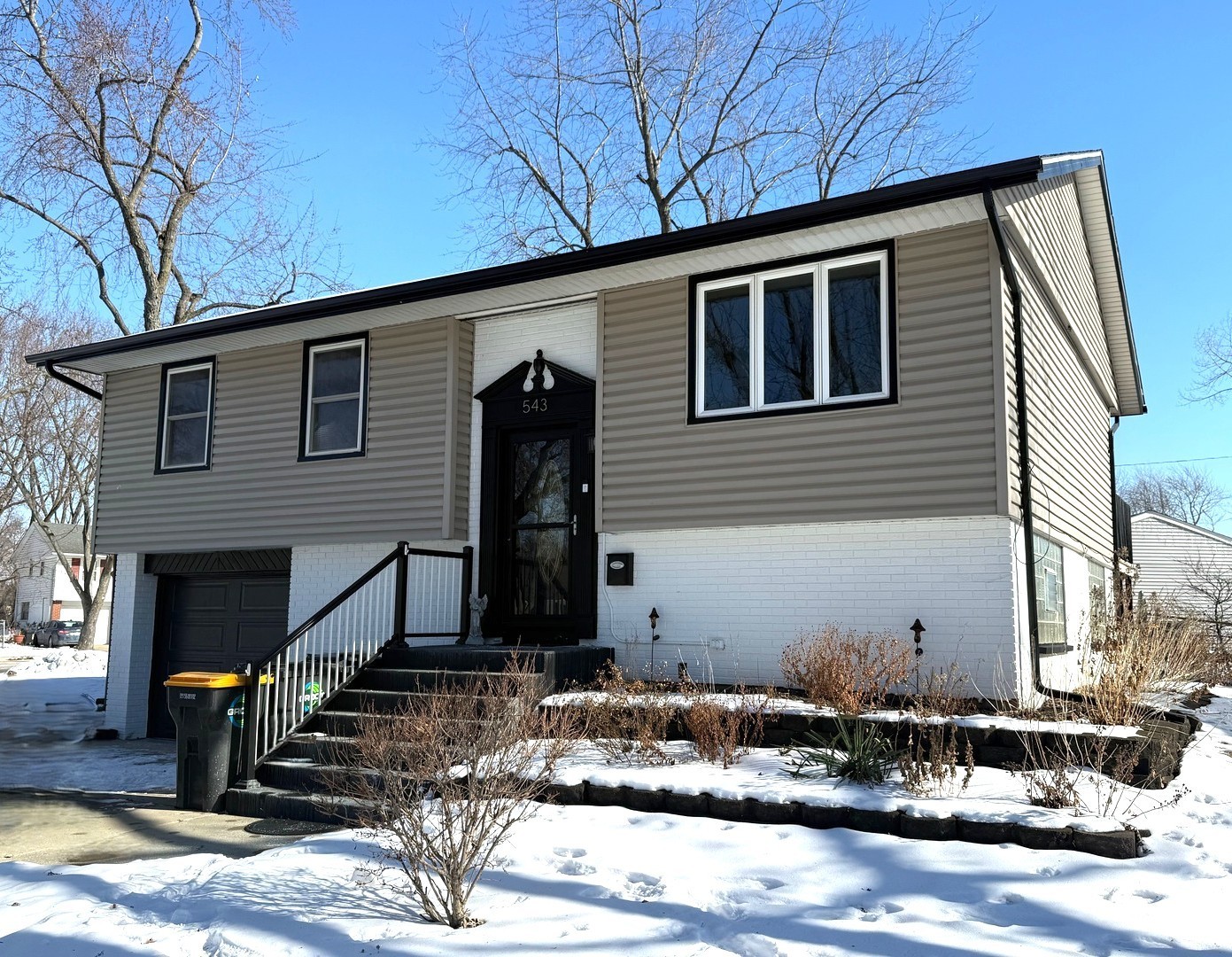 543 Ridge Circle, Streamwood, IL 60107