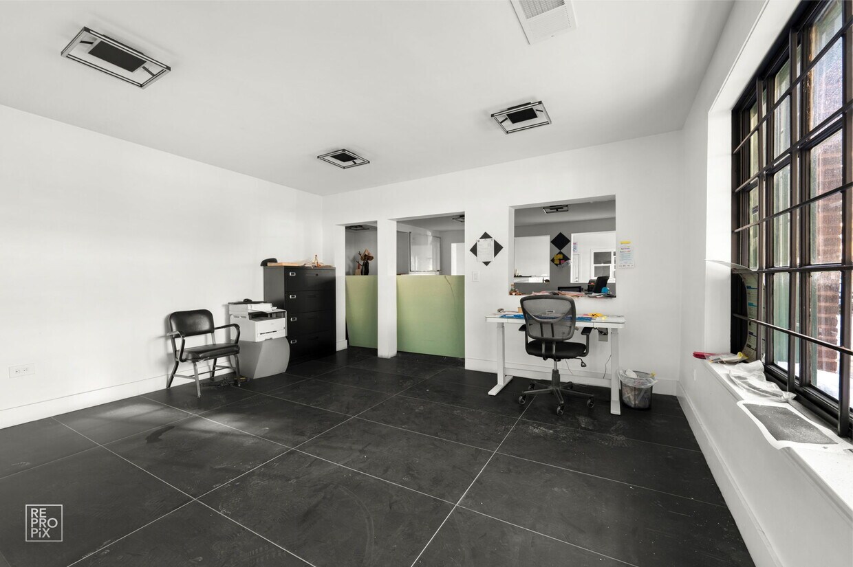 1123 W Catalpa Avenue, Chicago, IL 60640