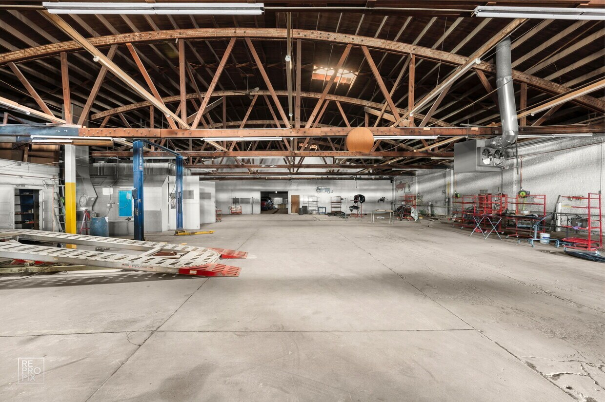 1123 W Catalpa Avenue, Chicago, IL 60640