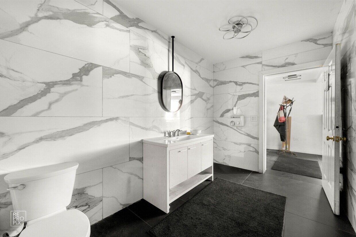 1123 W Catalpa Avenue, Chicago, IL 60640