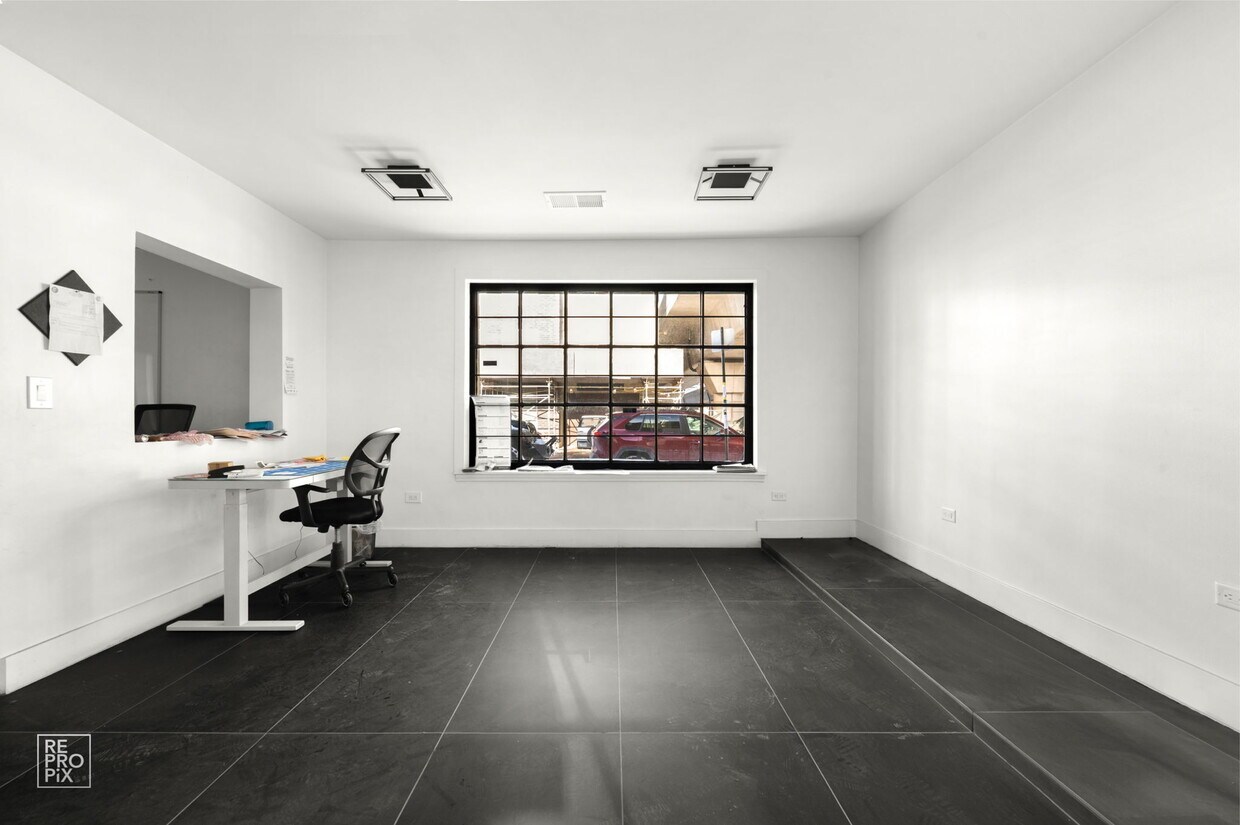 1123 W Catalpa Avenue, Chicago, IL 60640