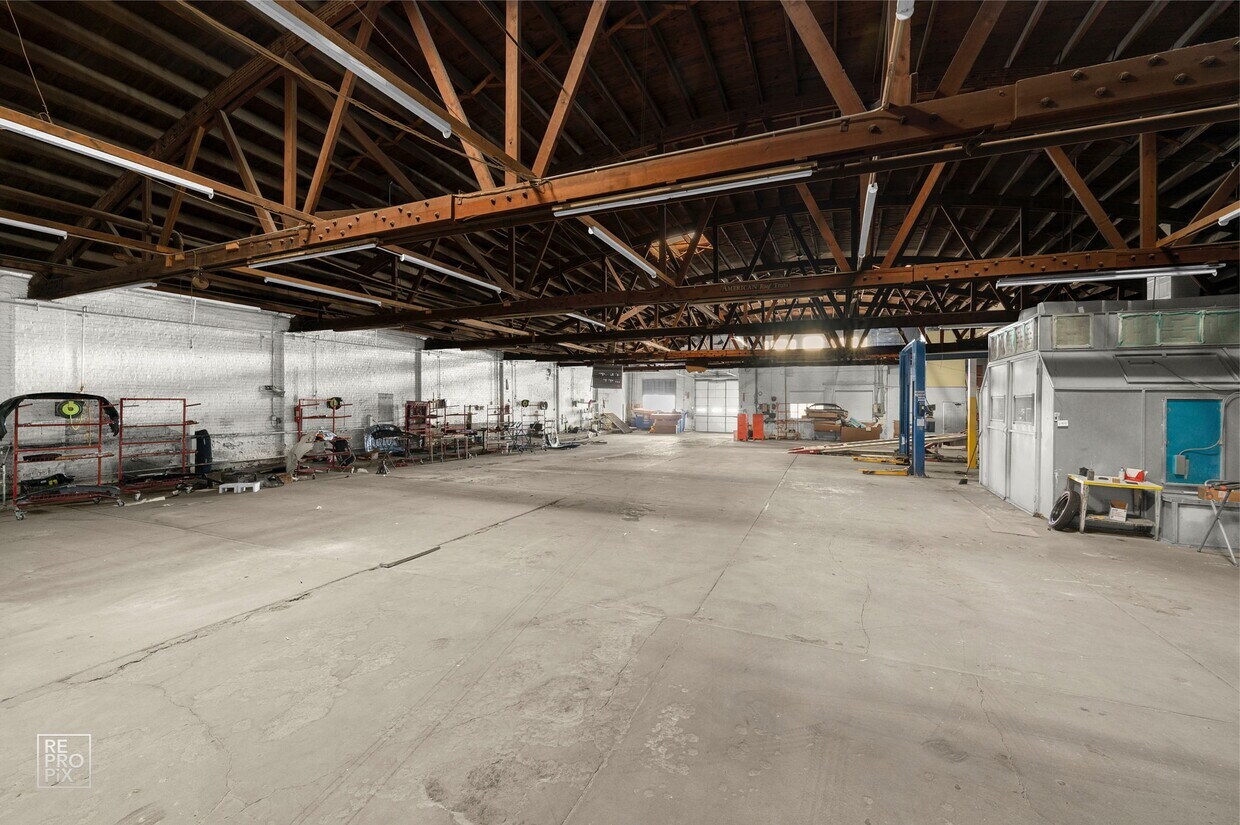 1123 W Catalpa Avenue, Chicago, IL 60640