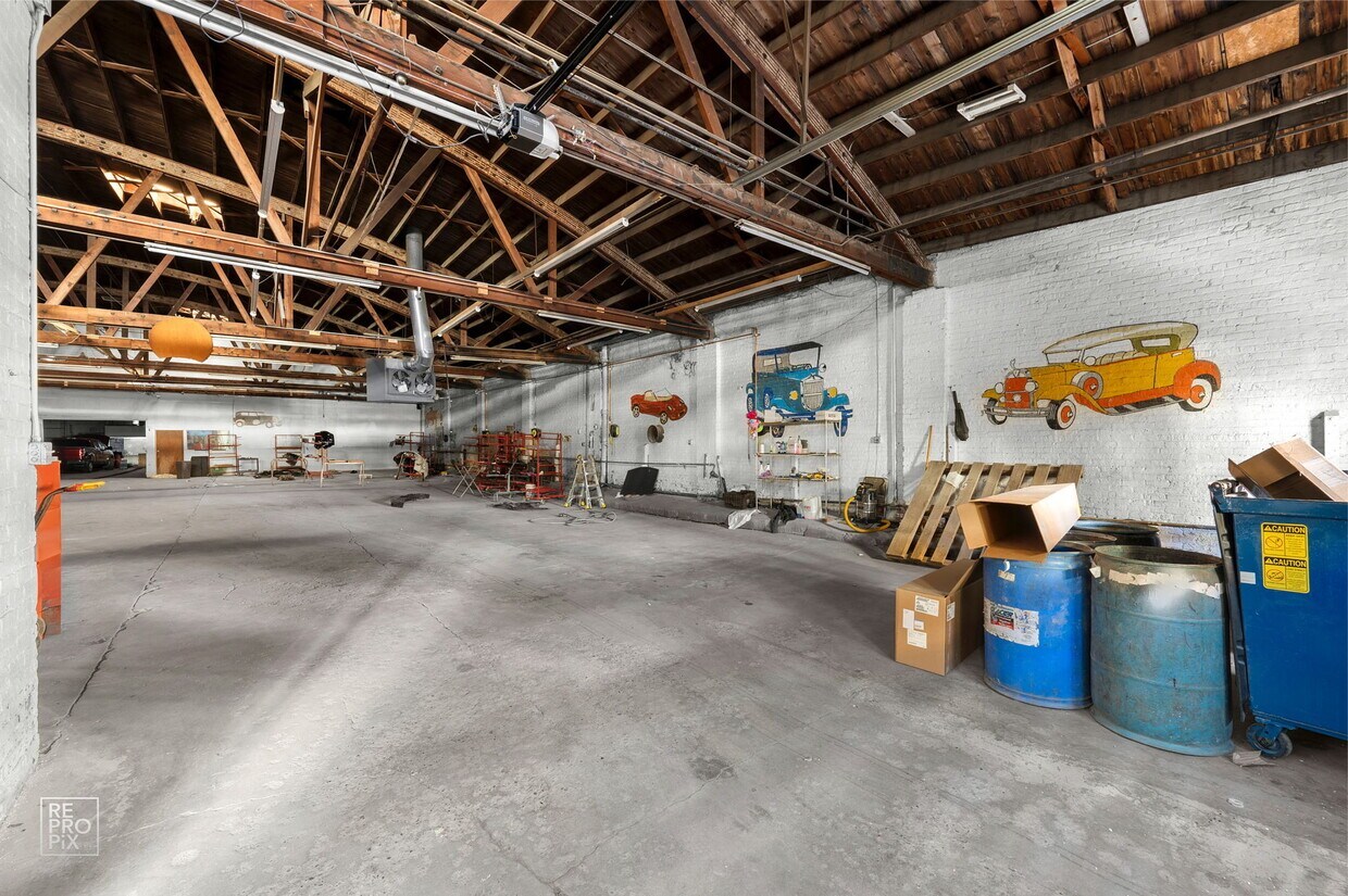 1123 W Catalpa Avenue, Chicago, IL 60640