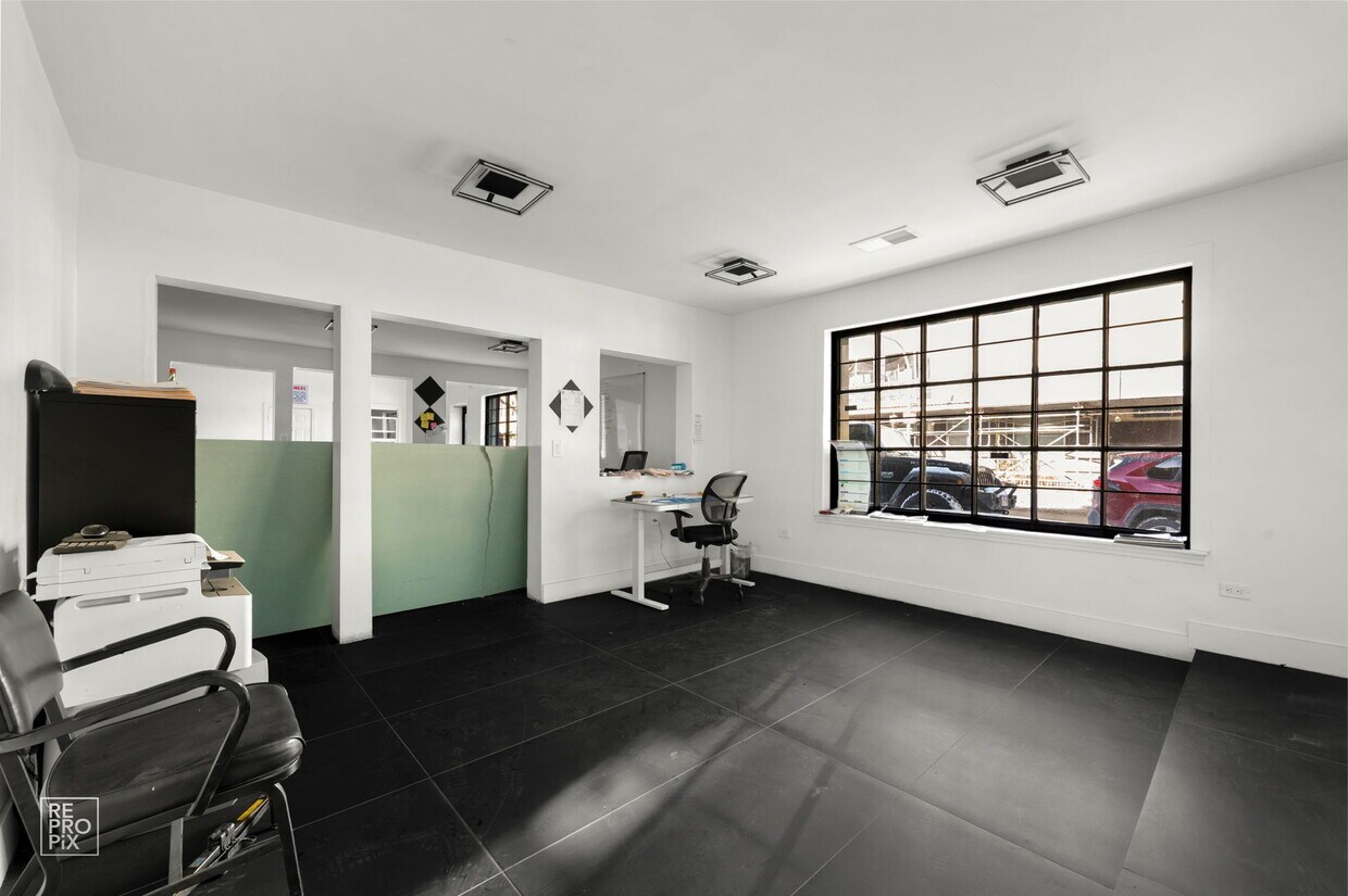 1123 W Catalpa Avenue, Chicago, IL 60640