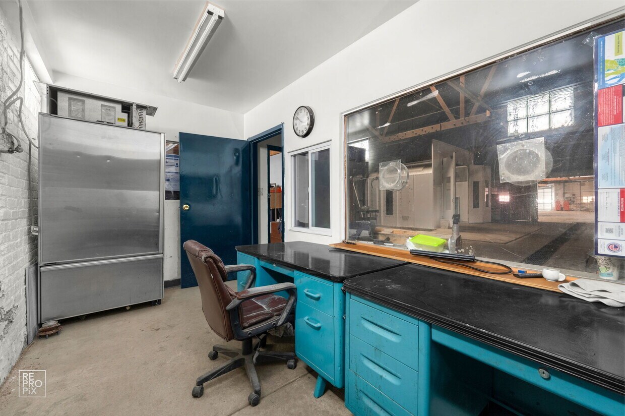 1123 W Catalpa Avenue, Chicago, IL 60640