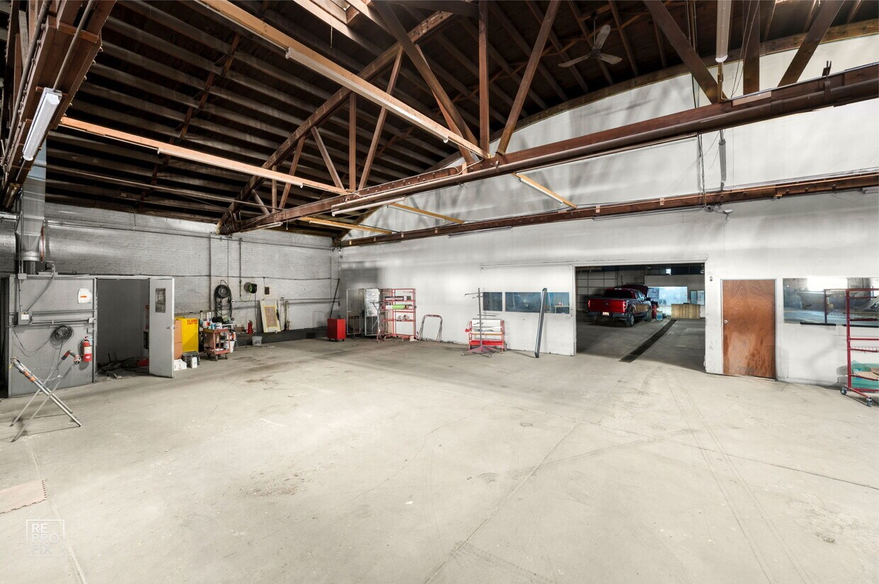 1123 W Catalpa Avenue, Chicago, IL 60640