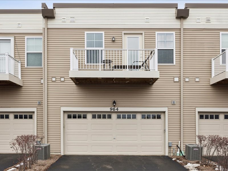 964 Station Boulevard, Aurora, IL 60504