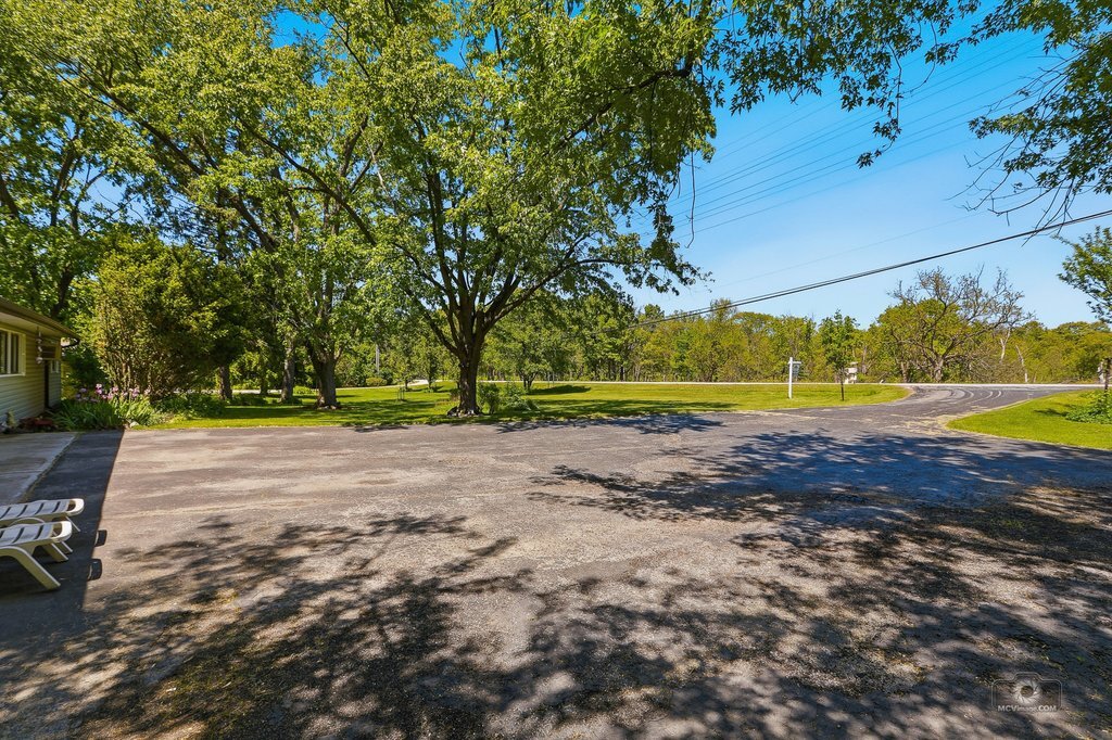 8904 Lemont Road, Downers Grove, IL 60516