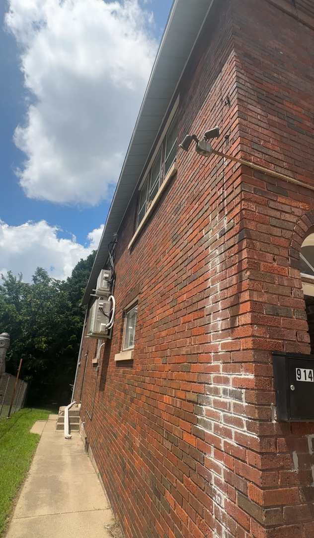 914-916 N Winnebago Street, Rockford, IL 61103