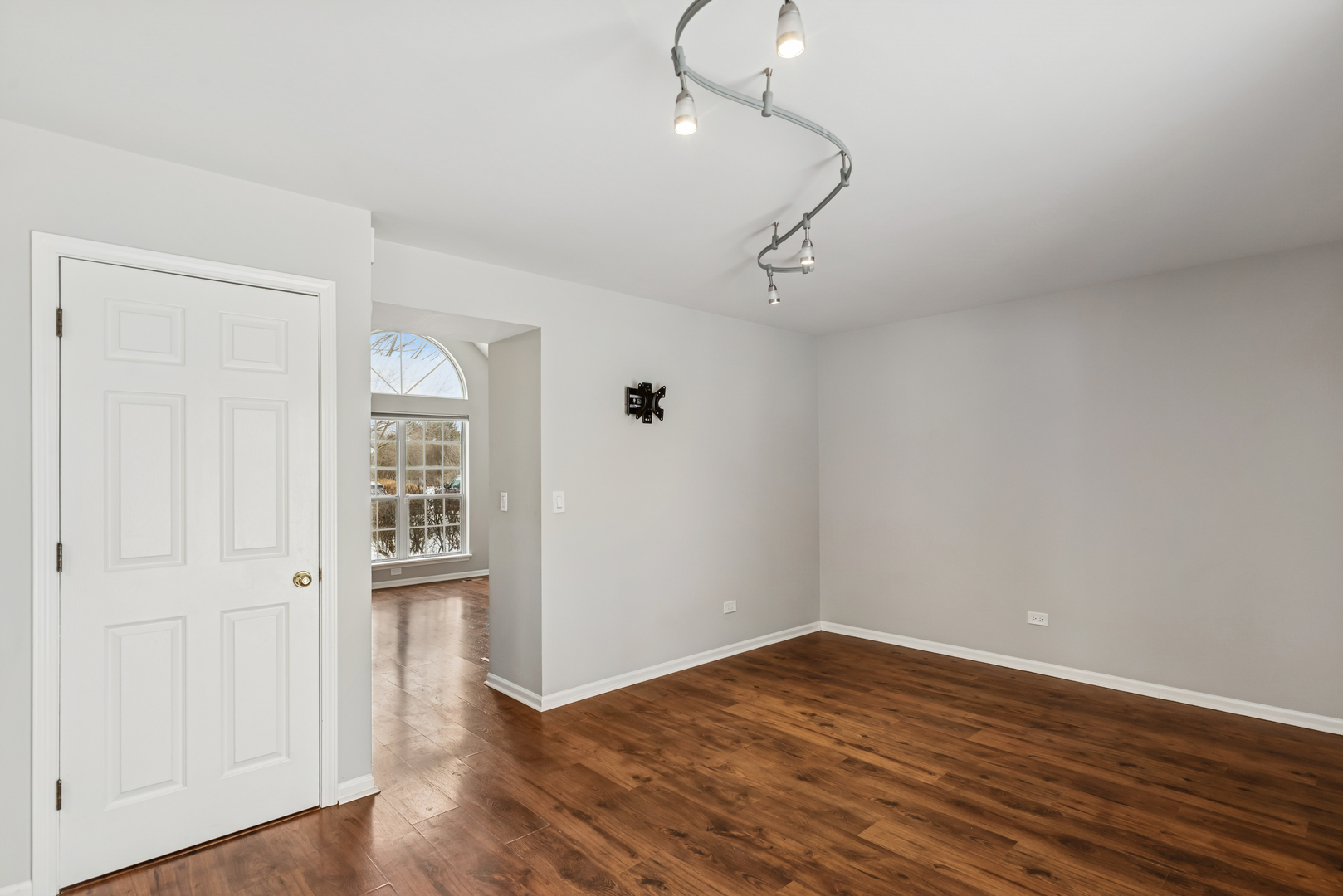 1830 Princeton Court, Gurnee, IL 60031