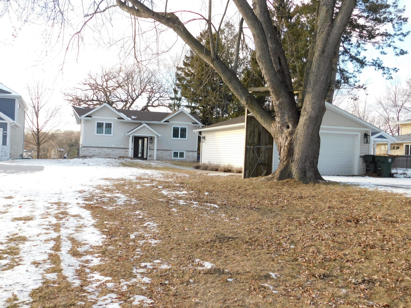 1590 Lake Holiday Drive, Lake Holiday, IL 60548