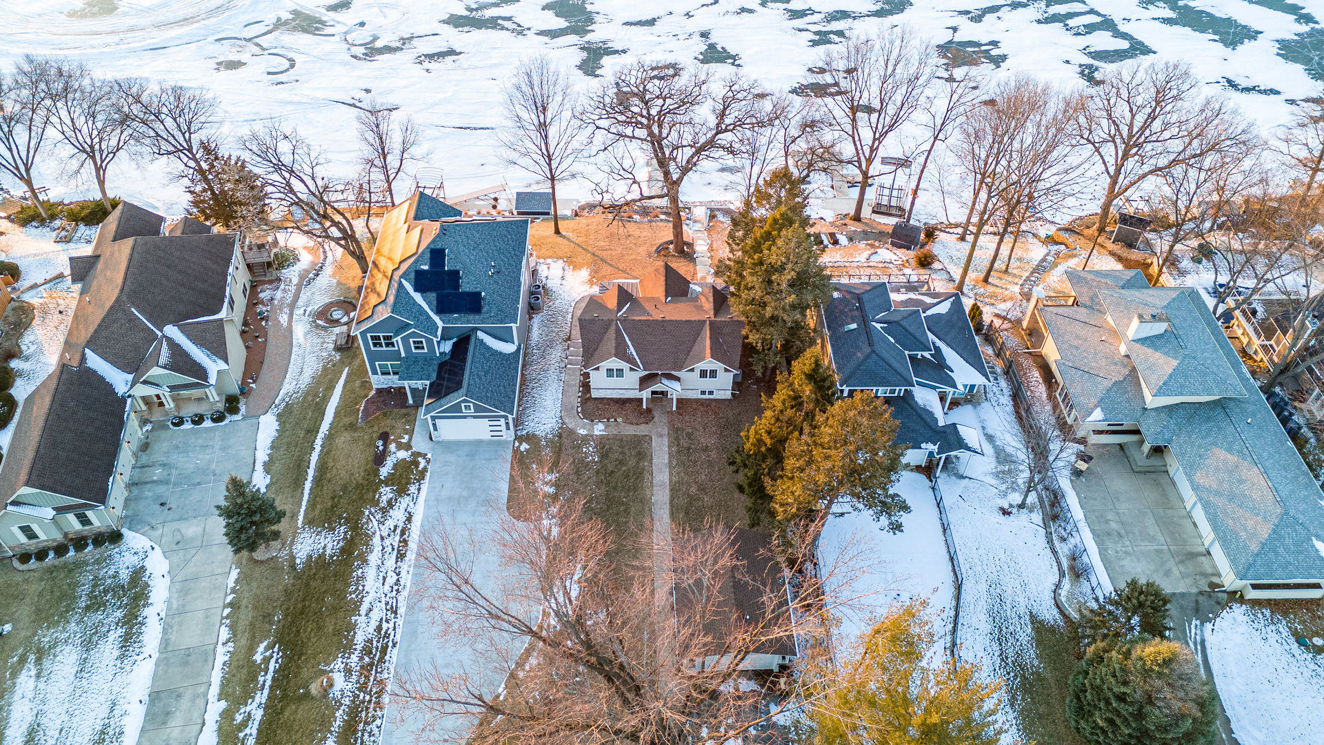 1590 Lake Holiday Drive, Lake Holiday, IL 60548