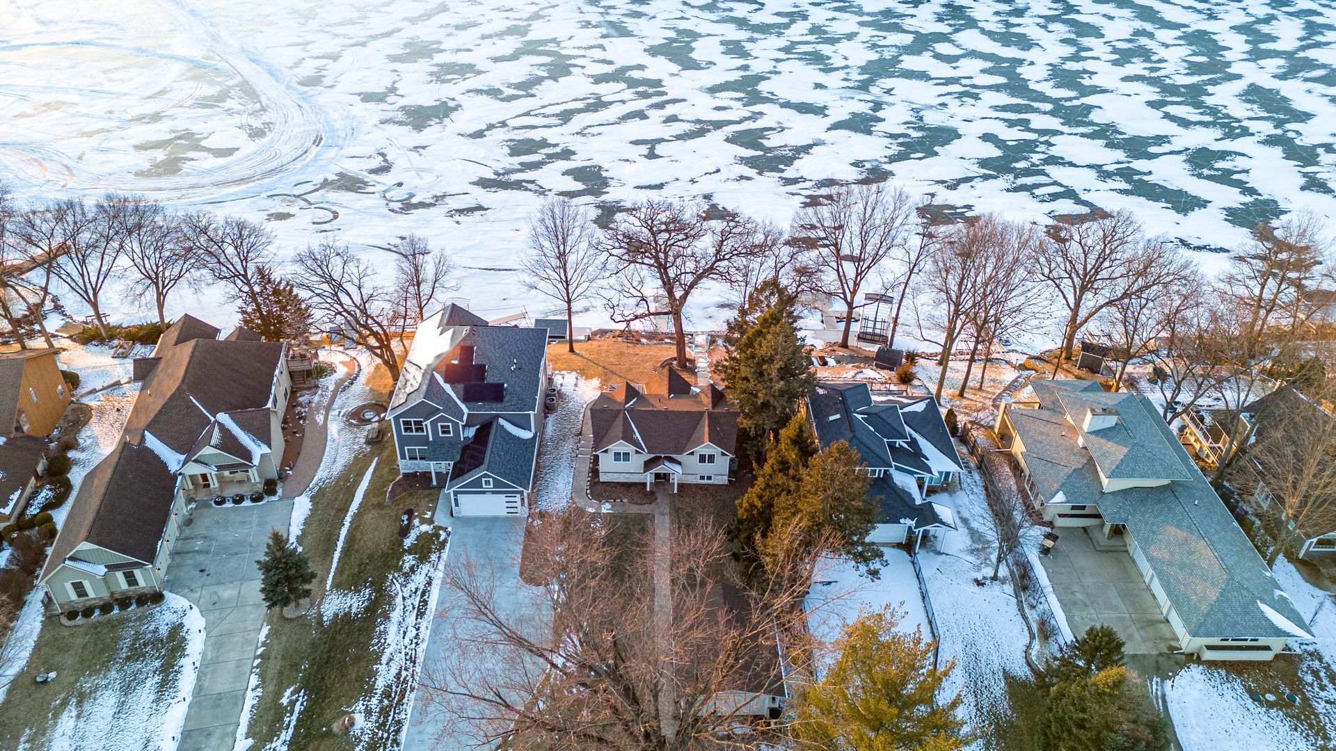 1590 Lake Holiday Drive, Lake Holiday, IL 60548