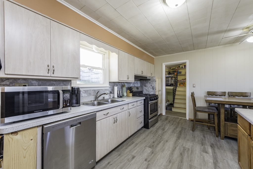 1115 Hillwood Circle, Round Lake Beach, IL 60073