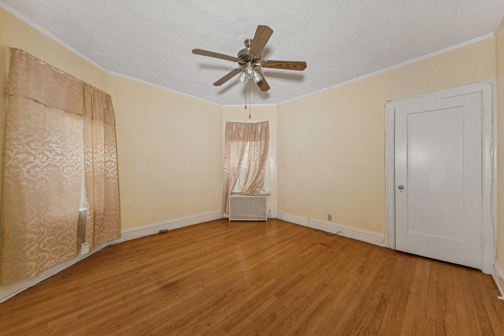 7718 S Kingston Avenue, Chicago, IL 60649