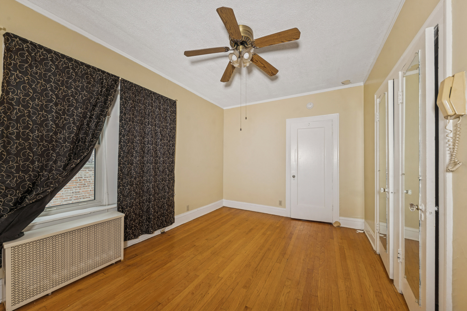 7718 S Kingston Avenue, Chicago, IL 60649