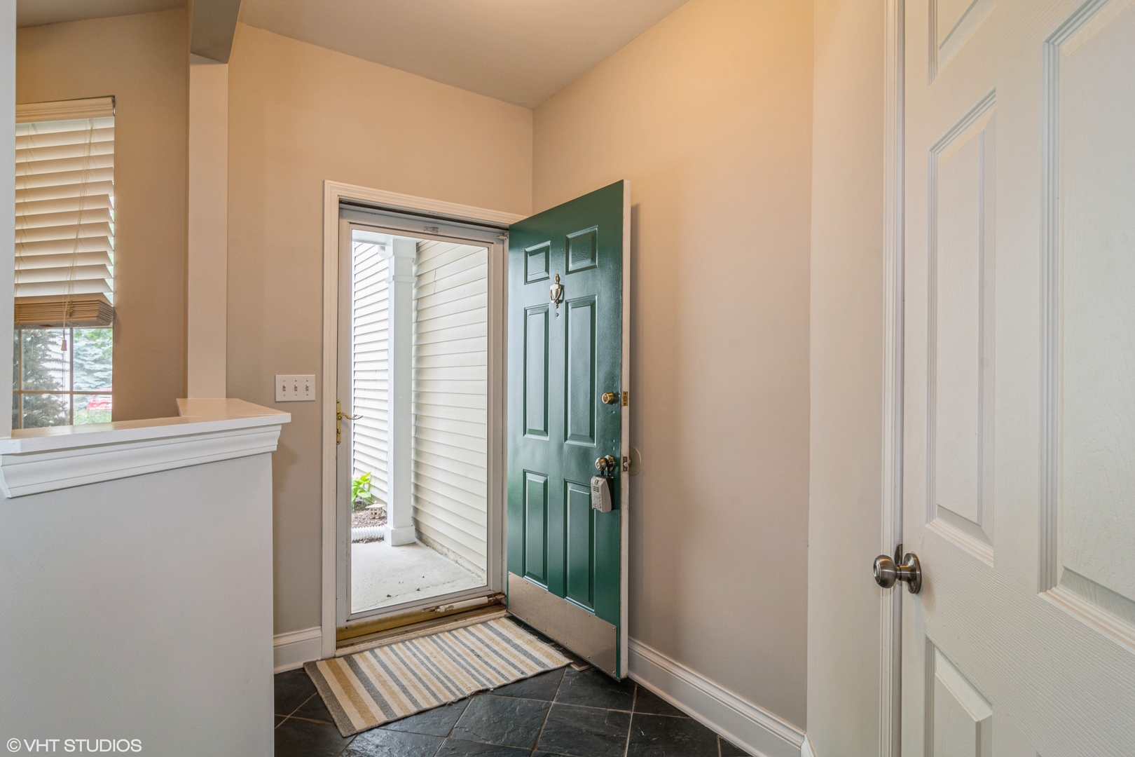 150 Hidden Pond Circle, Aurora, IL 60504