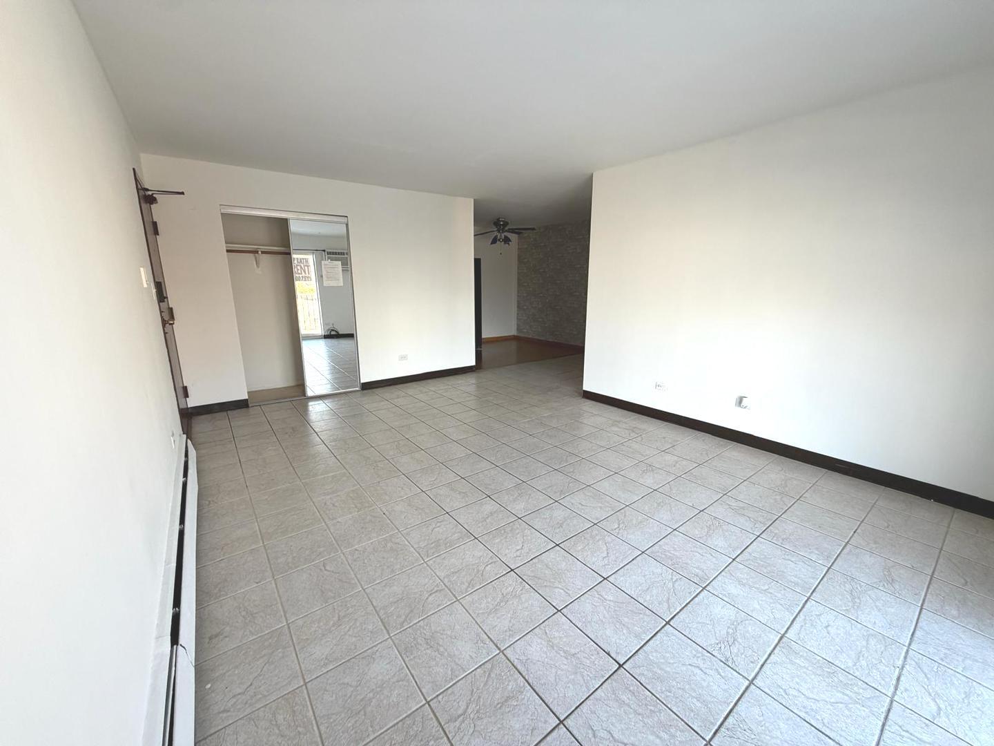 256 Shorewood Drive #2C, Glendale Heights, IL 60139