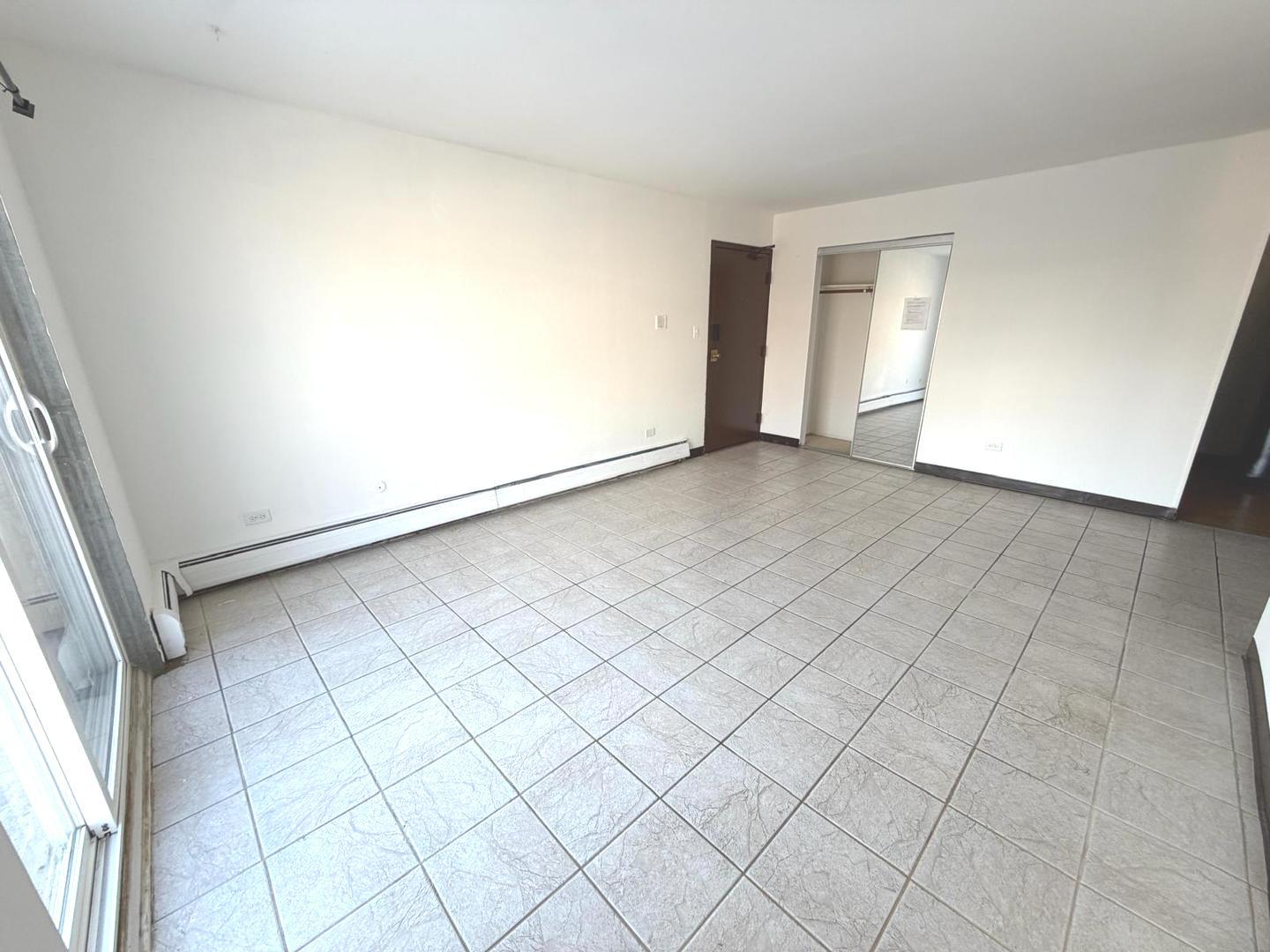 256 Shorewood Drive #2C, Glendale Heights, IL 60139