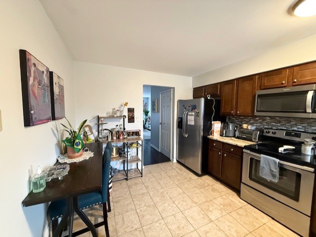 9430 Bay Colony Drive #2N, Des Plaines, IL 60016