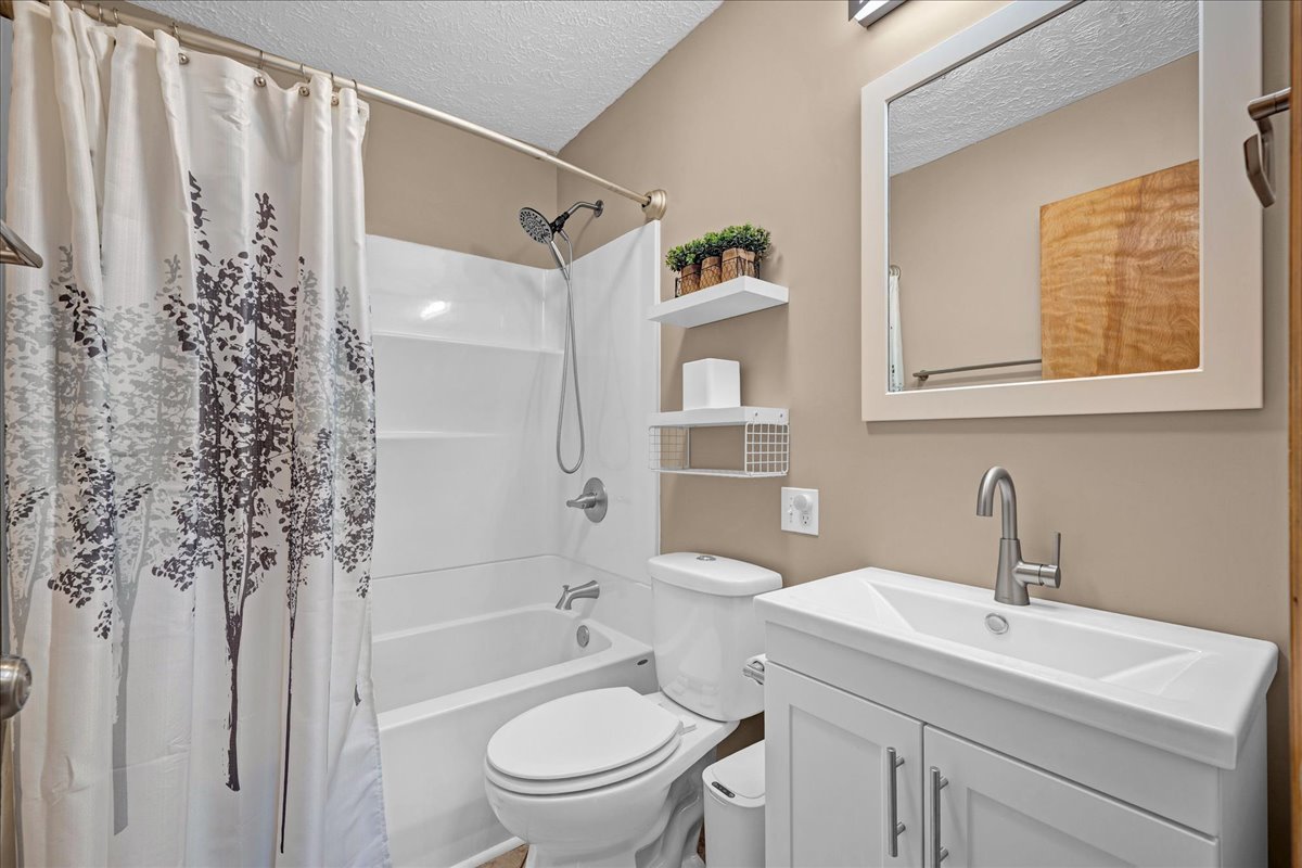 505 W North Street, Danvers, IL 61732