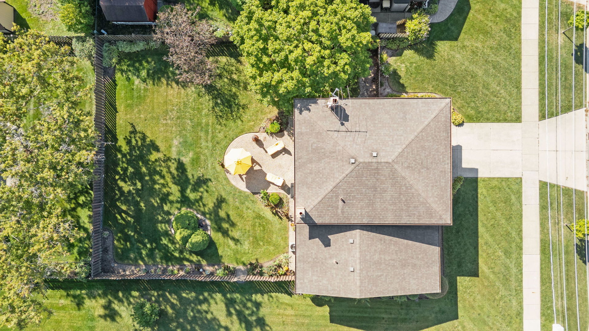 2439 N Windsor Drive, Arlington Heights, IL 60004