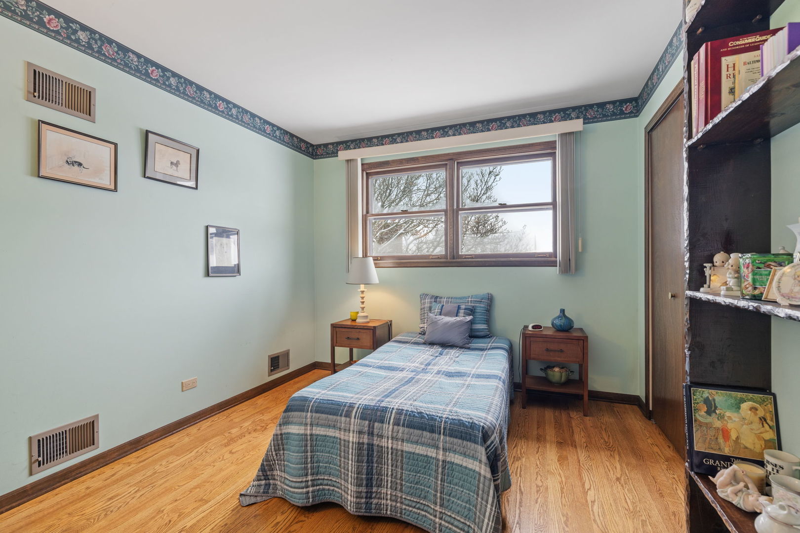 2439 N Windsor Drive, Arlington Heights, IL 60004