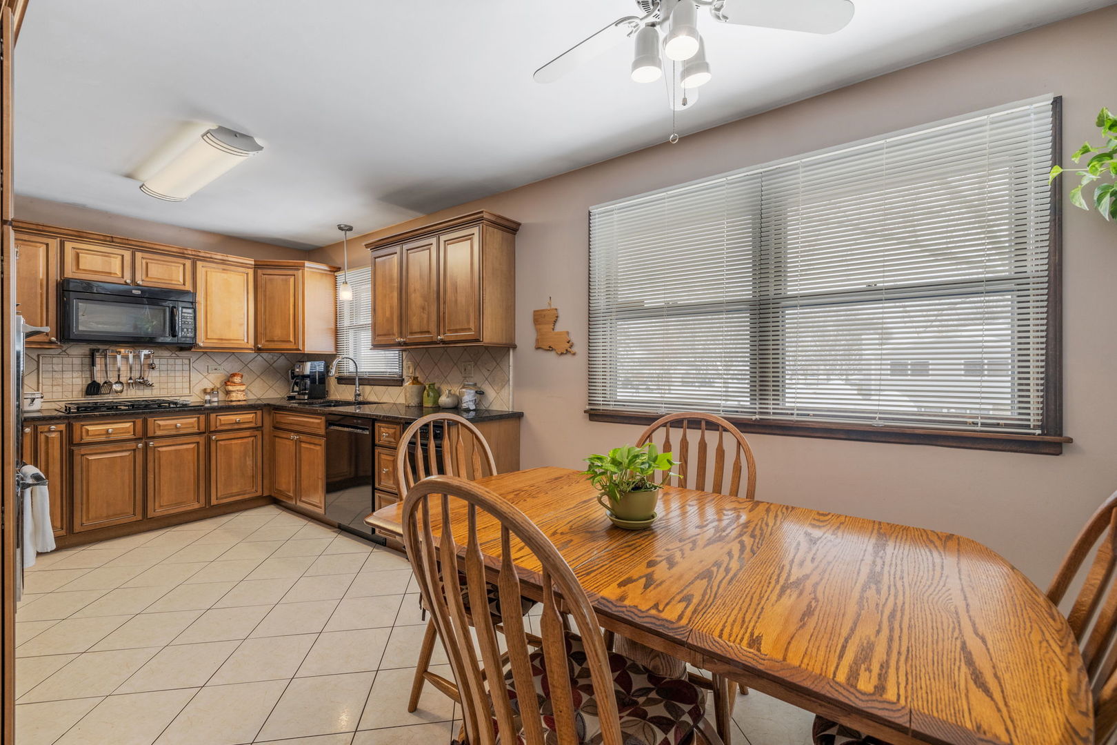 2439 N Windsor Drive, Arlington Heights, IL 60004