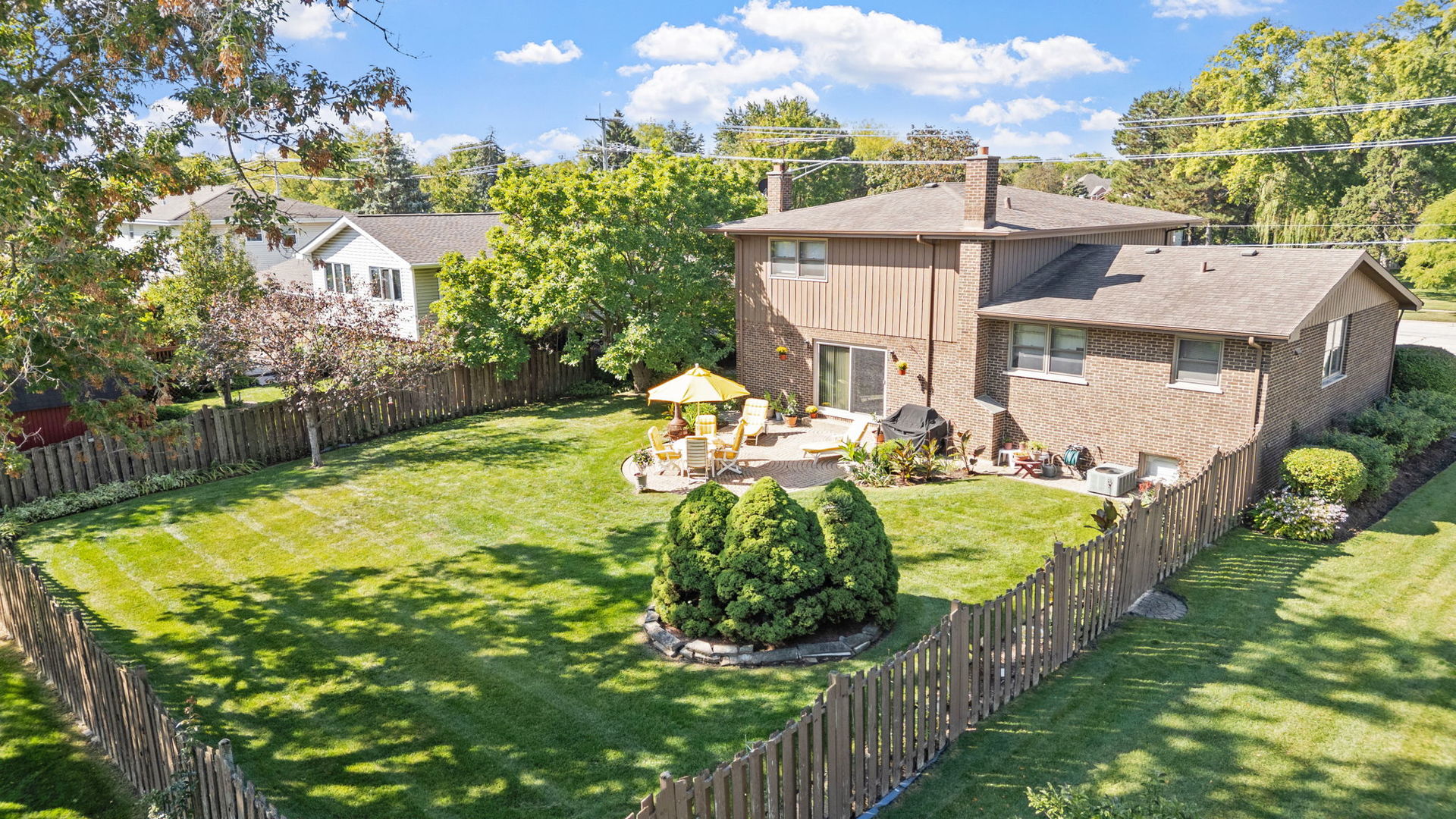 2439 N Windsor Drive, Arlington Heights, IL 60004