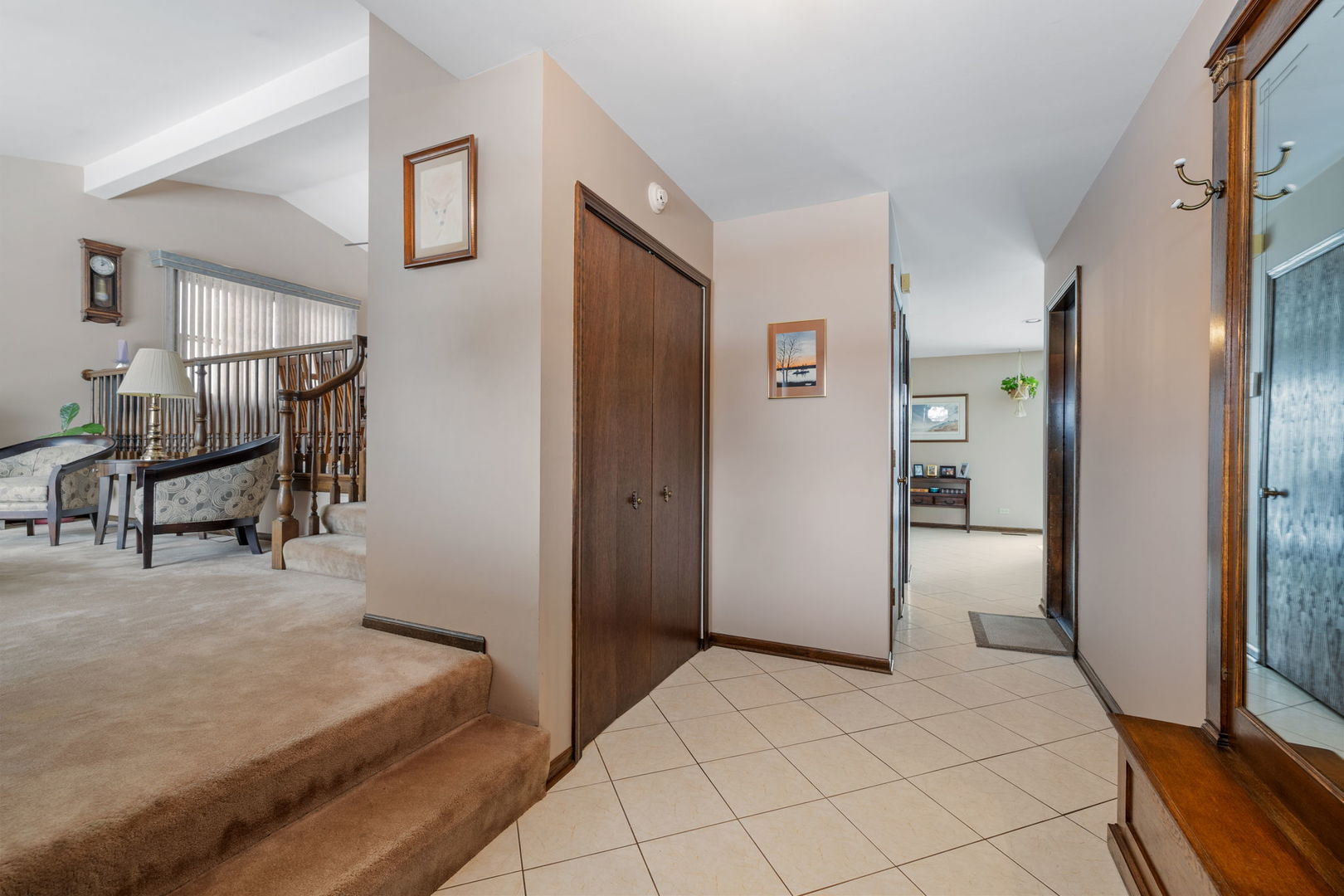 2439 N Windsor Drive, Arlington Heights, IL 60004