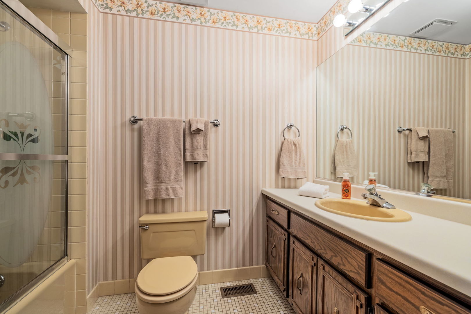 2439 N Windsor Drive, Arlington Heights, IL 60004