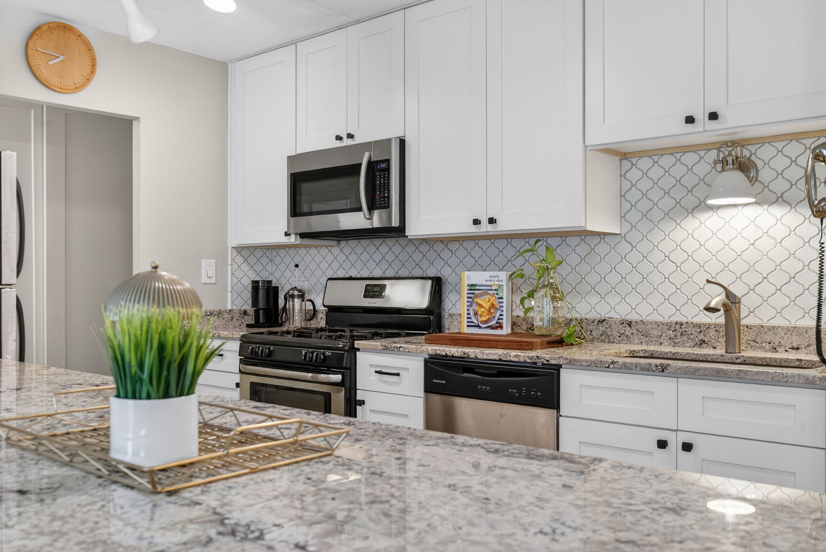 1041 N Mill Street #203, Naperville, IL 60563