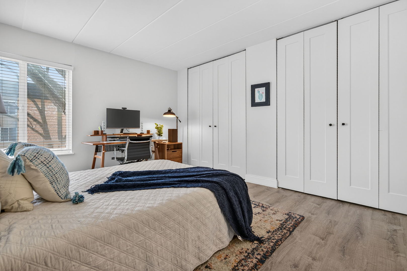 1041 N Mill Street #203, Naperville, IL 60563