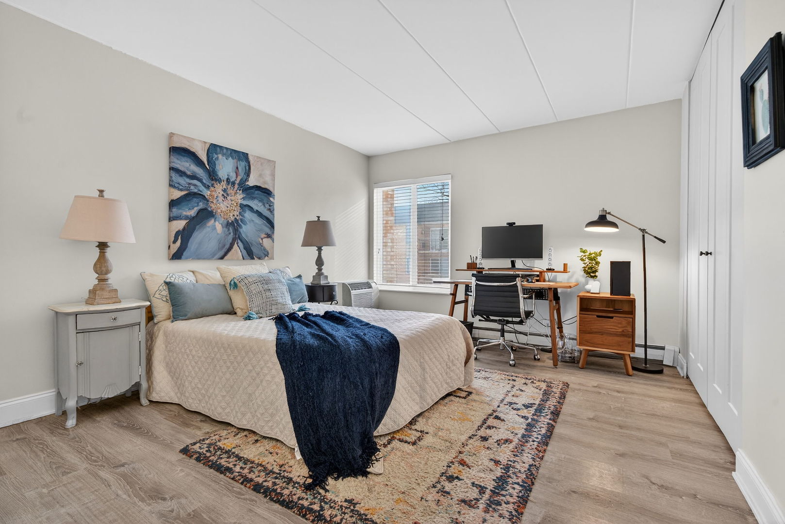 1041 N Mill Street #203, Naperville, IL 60563