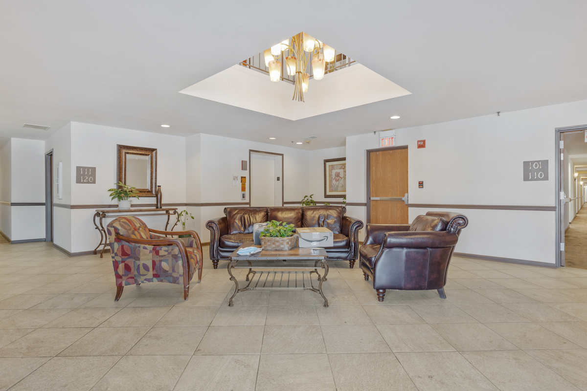 815 Leicester Road #211, Elk Grove Village, IL 60007