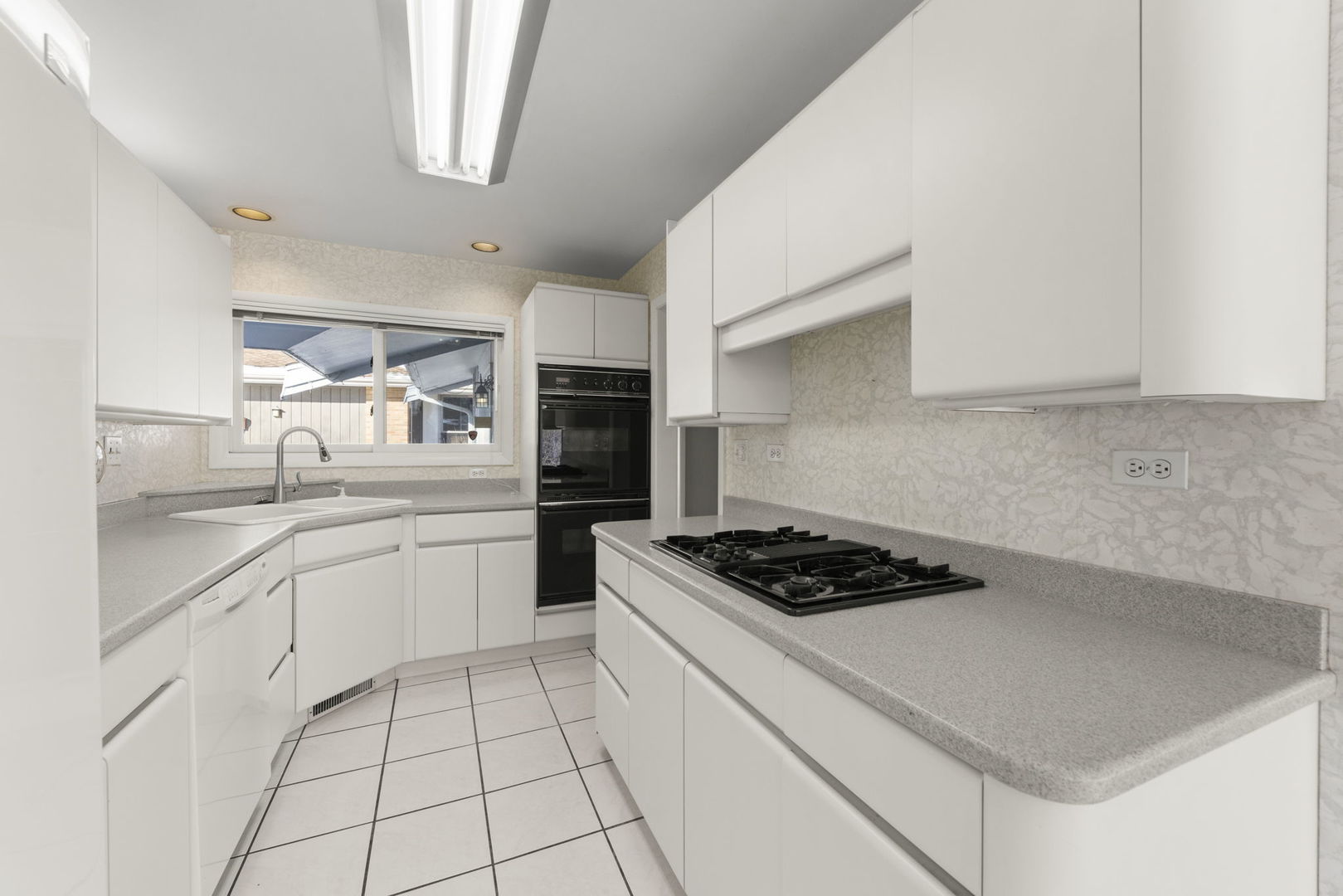 729 Burning Tree Lane, Naperville, IL 60563