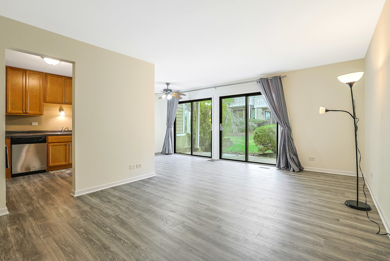 402 Sandalwood Lane #C1, Schaumburg, IL 60193