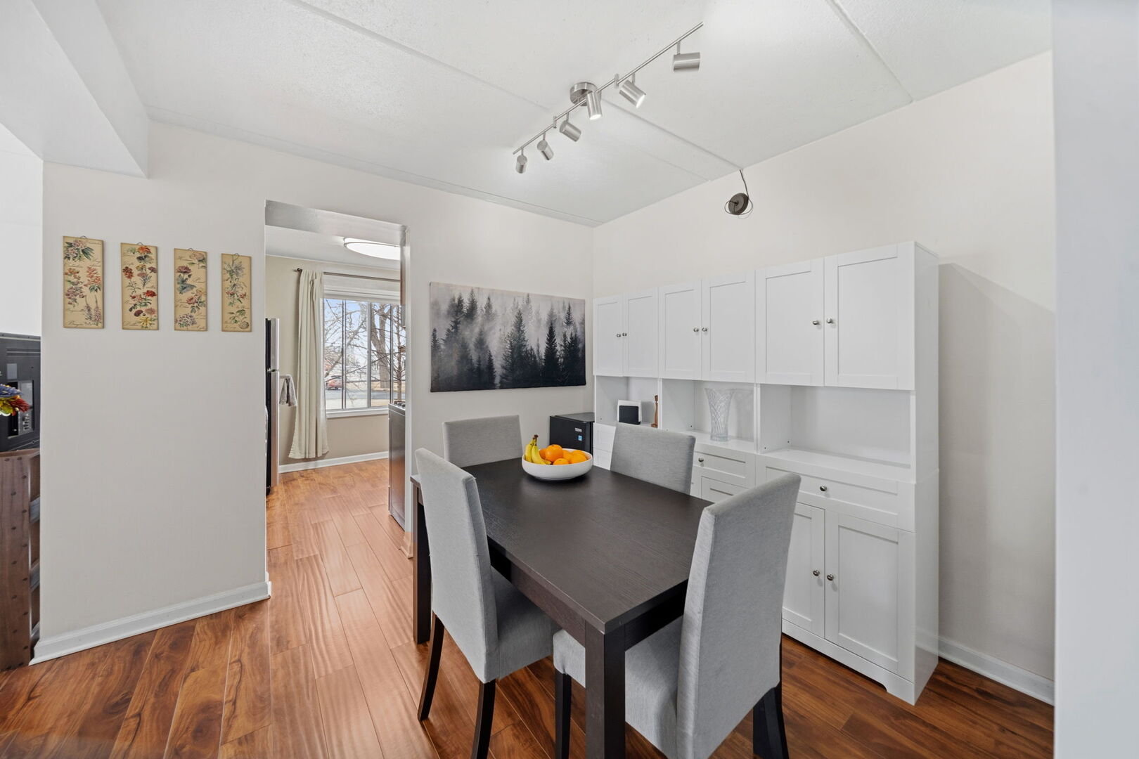 841 N York Street #202, Elmhurst, IL 60126