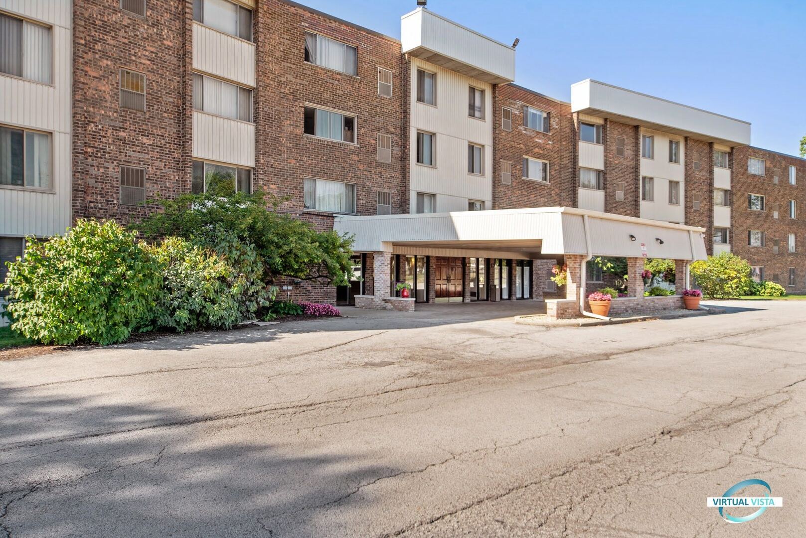 841 N York Street #202, Elmhurst, IL 60126