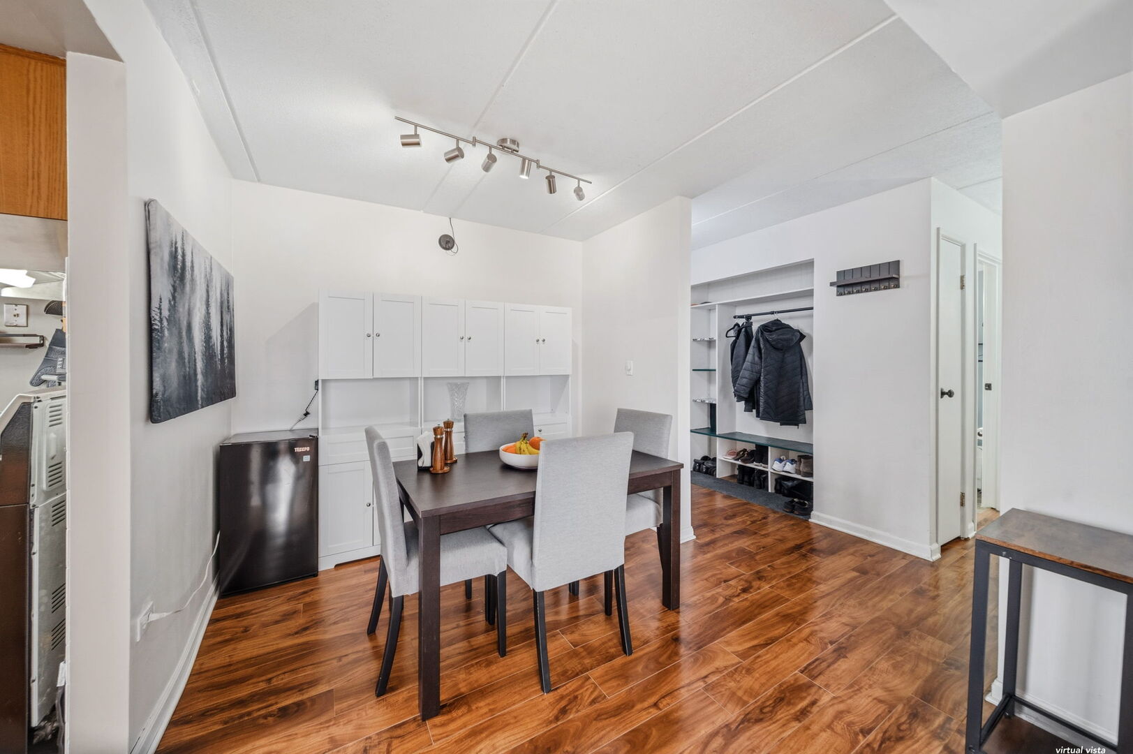 841 N York Street #202, Elmhurst, IL 60126