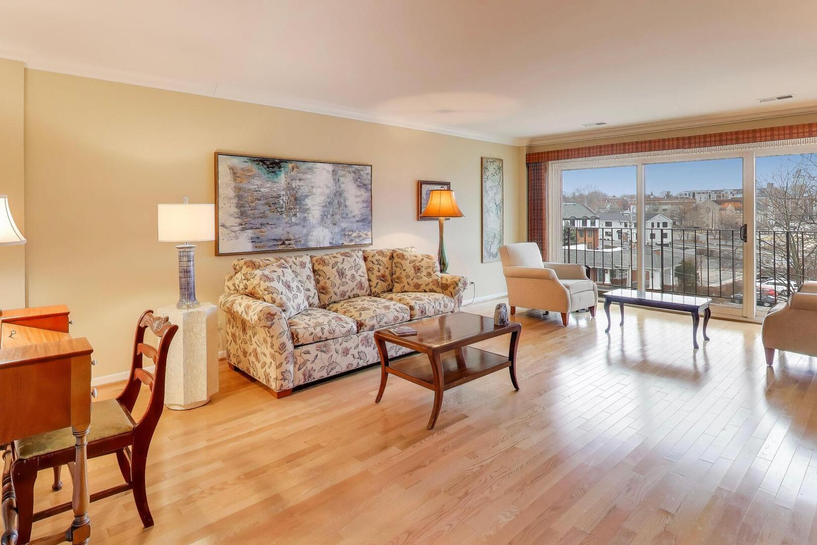 441 N Park Boulevard #4B, Glen Ellyn, IL 60137