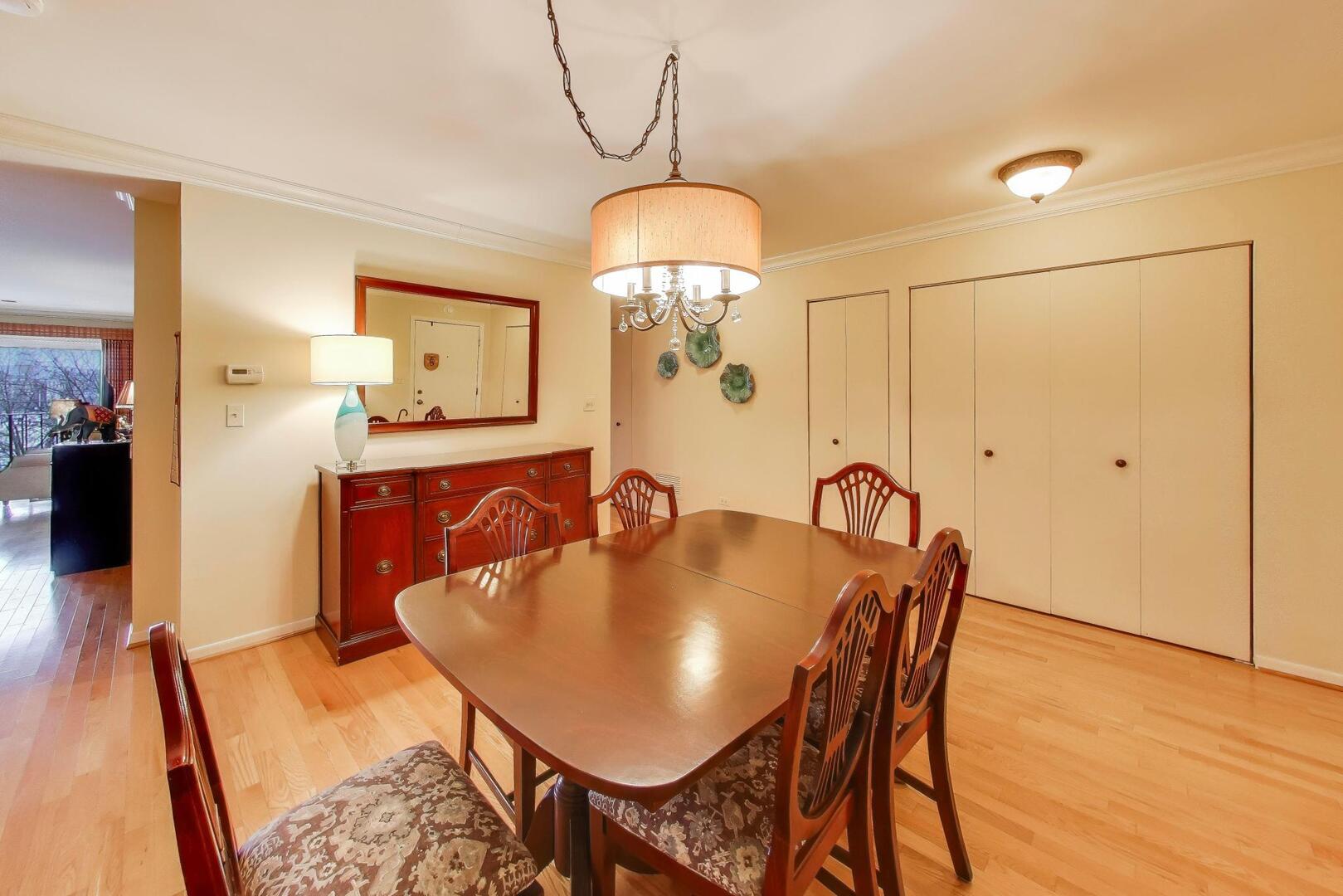 441 N Park Boulevard #4B, Glen Ellyn, IL 60137