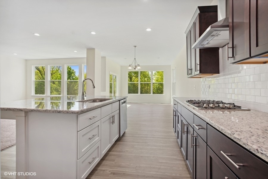 239 Stonington Drive, Bloomingdale, IL 60108