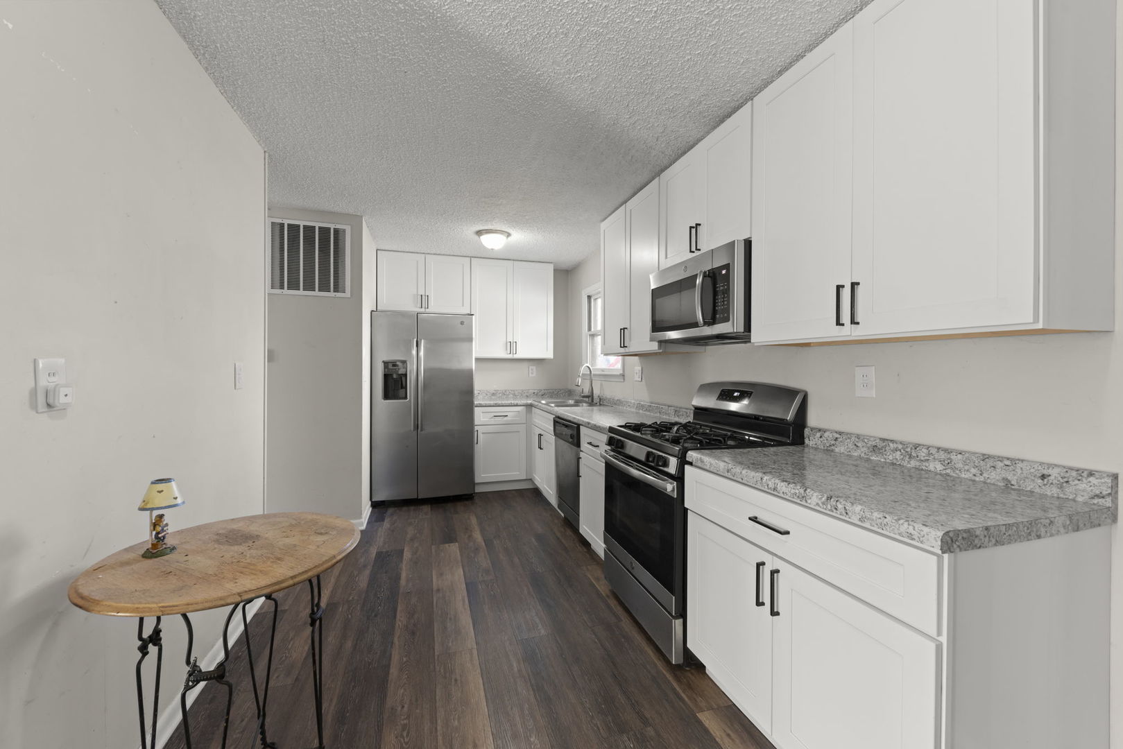 16 Spring Garden Drive, Montgomery, IL 60538