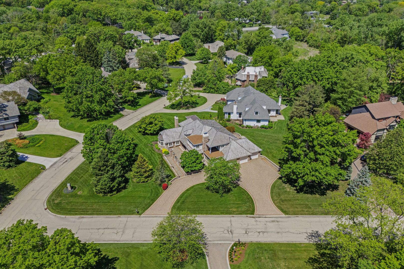 719 Midwest Club Parkway, Oak Brook, IL 60523